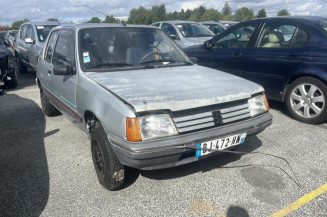 Pompe lave glace avant PEUGEOT 205