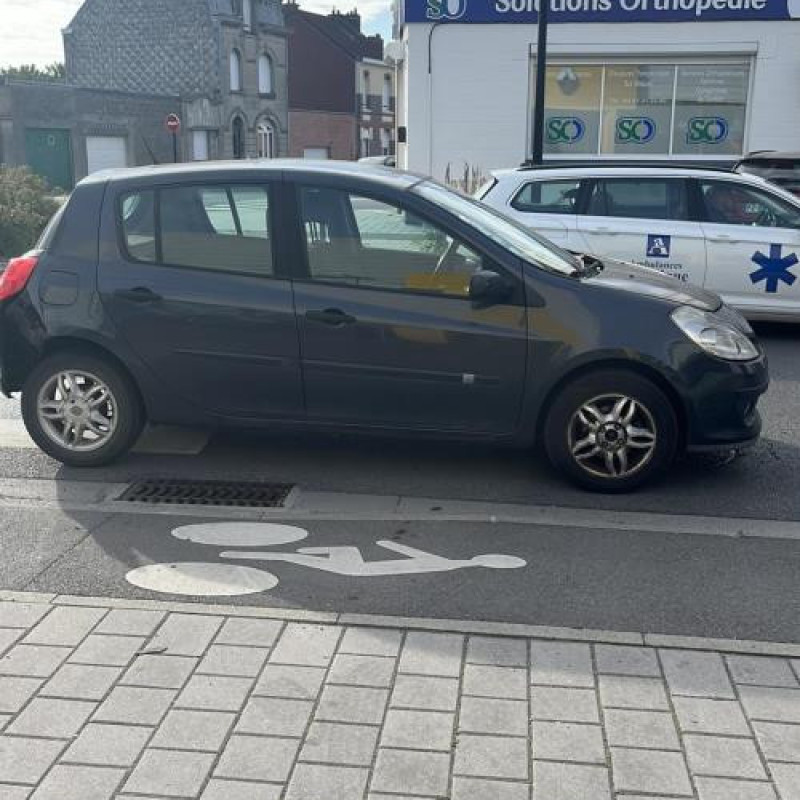 Air bag conducteur RENAULT CLIO 3 Photo n°5