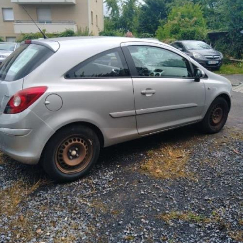 Feu arriere principal gauche (feux) OPEL CORSA D Photo n°5