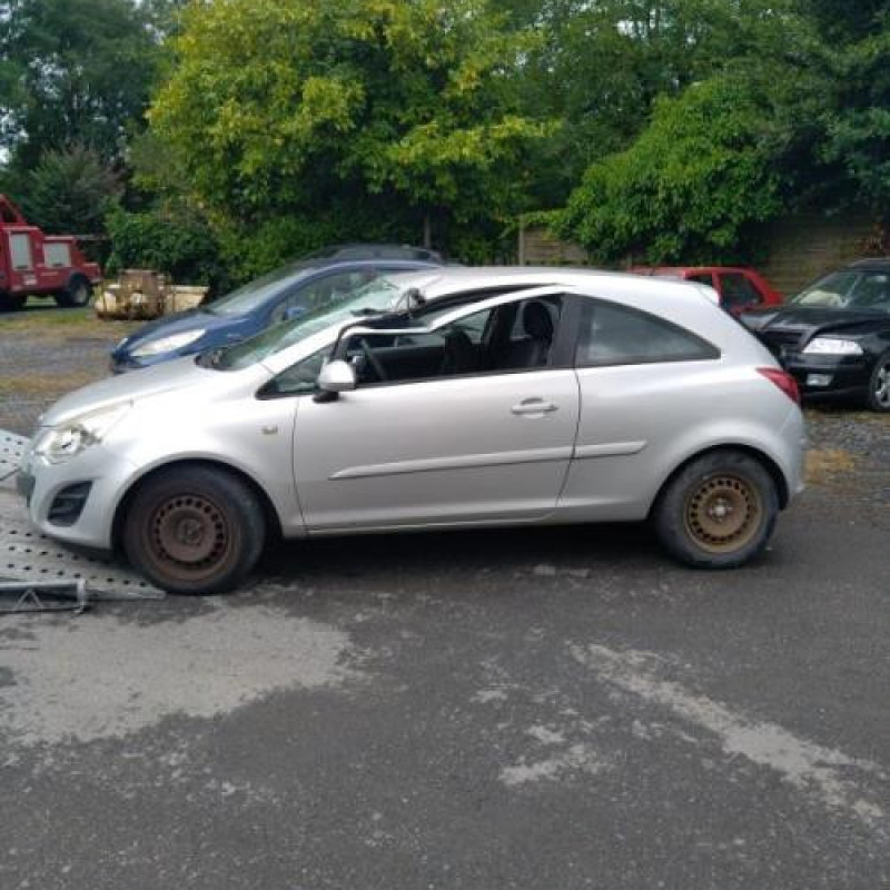 Feu arriere principal gauche (feux) OPEL CORSA D Photo n°8