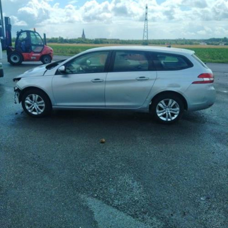 Attache ceinture arriere gauche PEUGEOT 308 2 SW Photo n°8