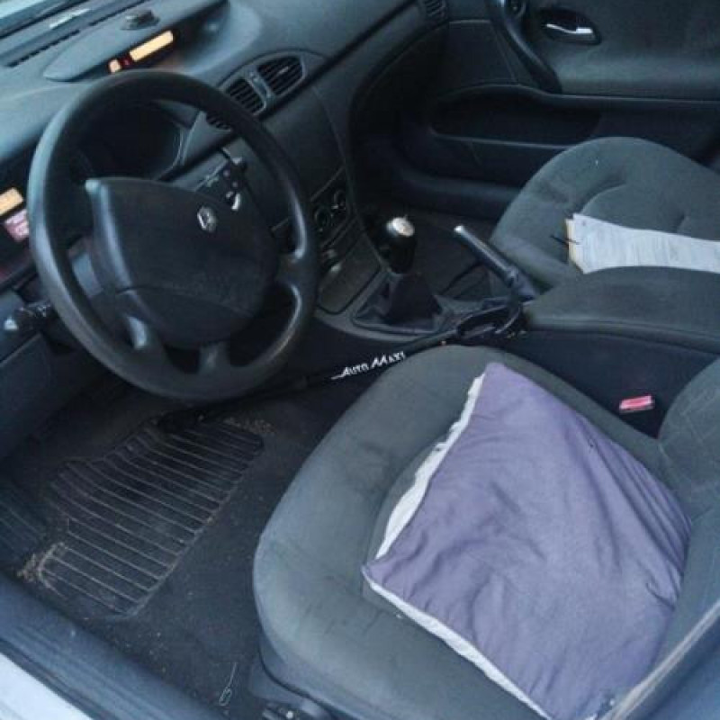 Poignee interieur arriere droit RENAULT LAGUNA 2 Photo n°10