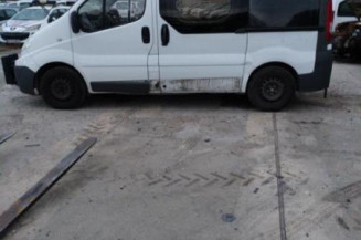 Poignee porte avant droit RENAULT TRAFIC 2