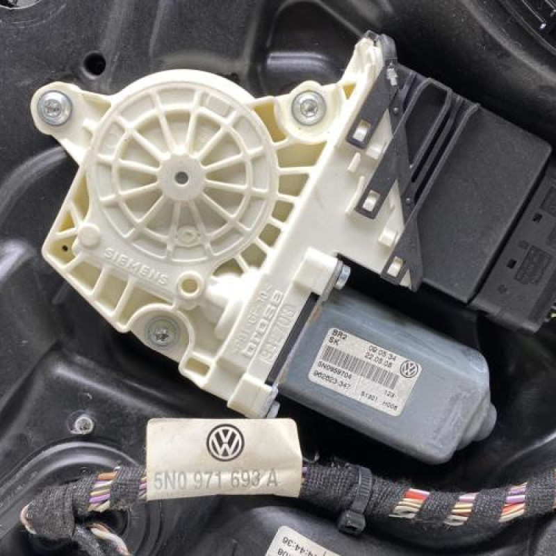 Leve vitre electrique arriere droit VOLKSWAGEN TIGUAN 1 Photo n°3