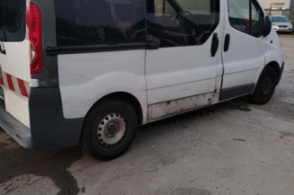 Poignee porte avant droit RENAULT TRAFIC 2