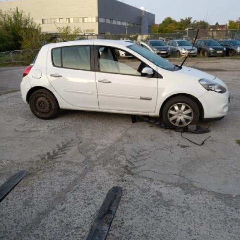 Boitier UCH RENAULT CLIO 3 Photo n°5