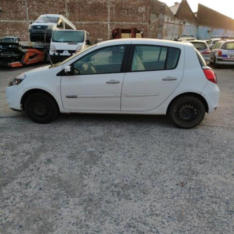 Boitier UCH RENAULT CLIO 3 Photo n°7