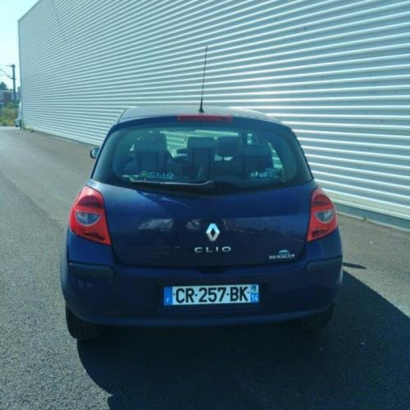 Boitier UCH RENAULT CLIO 3 Photo n°7