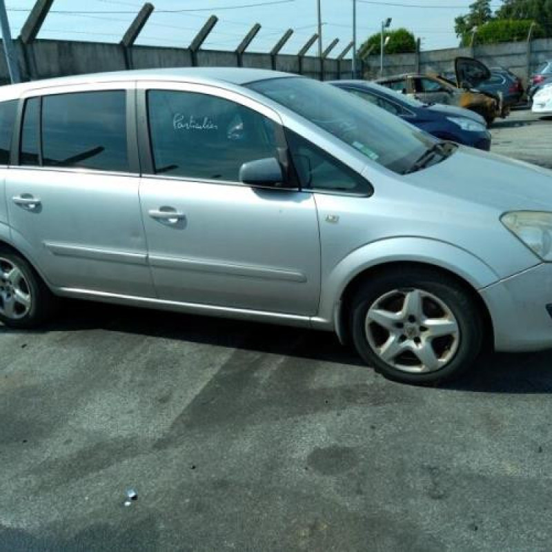 Anti brouillard gauche (feux) OPEL ZAFIRA B Photo n°5