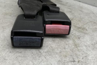 Attache ceinture arriere droit NISSAN QASHQAI 1