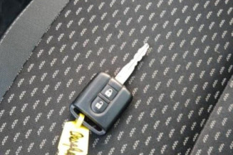 Attache ceinture arriere droit NISSAN QASHQAI 1