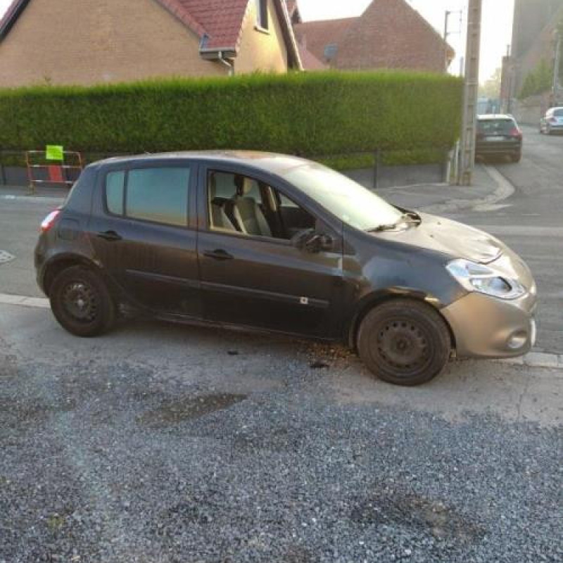 Boitier UCH RENAULT CLIO 3 Photo n°5