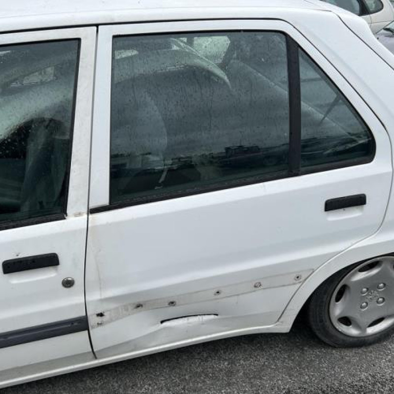 Leve vitre mecanique arriere droit PEUGEOT 106 Photo n°10