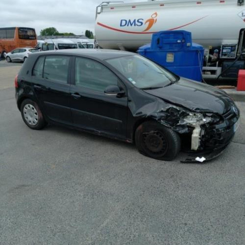 Feu arriere secondaire droit (feux) VOLKSWAGEN GOLF 5 Photo n°5