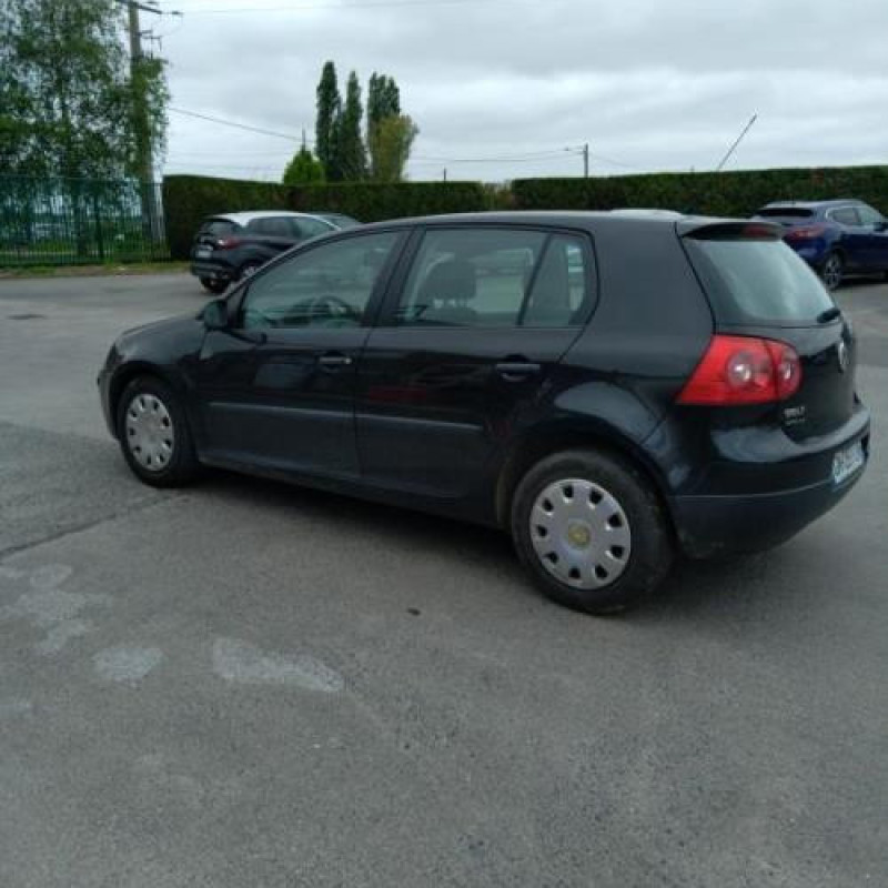 Feu arriere secondaire droit (feux) VOLKSWAGEN GOLF 5 Photo n°7