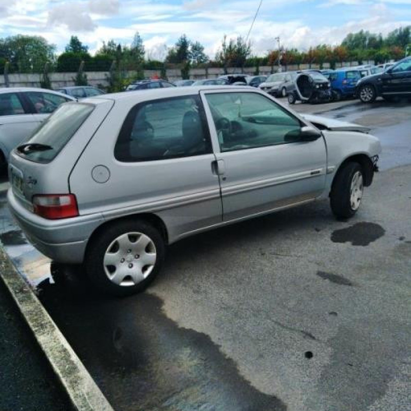 Moteur CITROEN SAXO Photo n°2