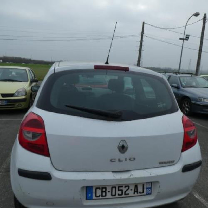 Boitier UCH RENAULT CLIO 3 Photo n°8