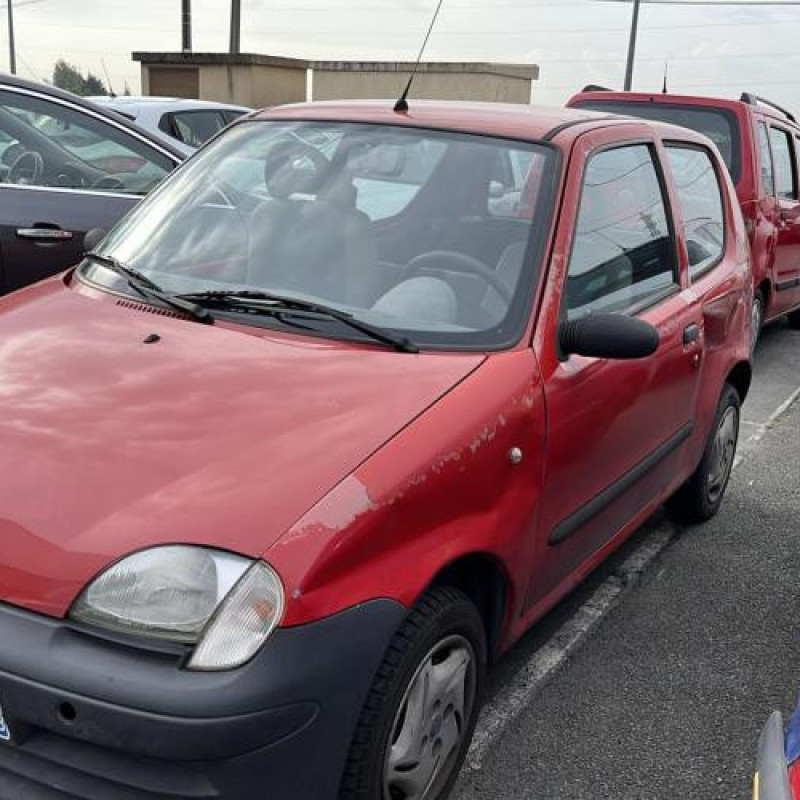 Pare choc arriere FIAT SEICENTO Photo n°8