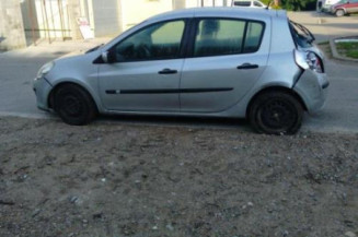 Poignee porte arriere gauche RENAULT CLIO 3