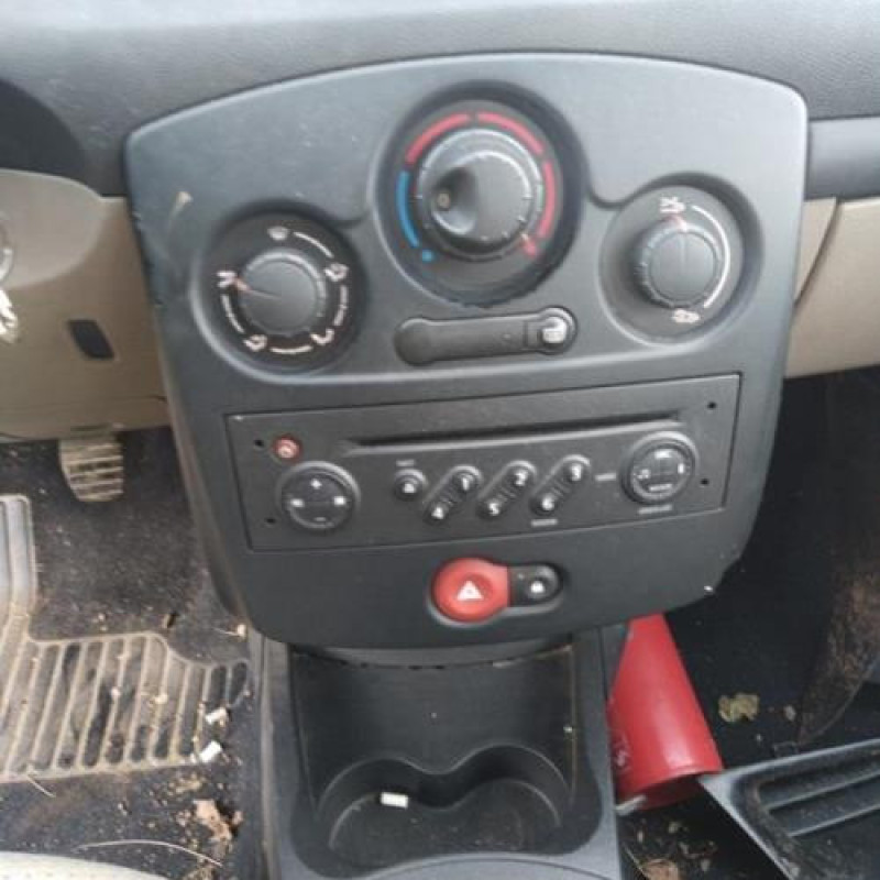 Poignee interieur arriere gauche RENAULT CLIO 3 Photo n°11