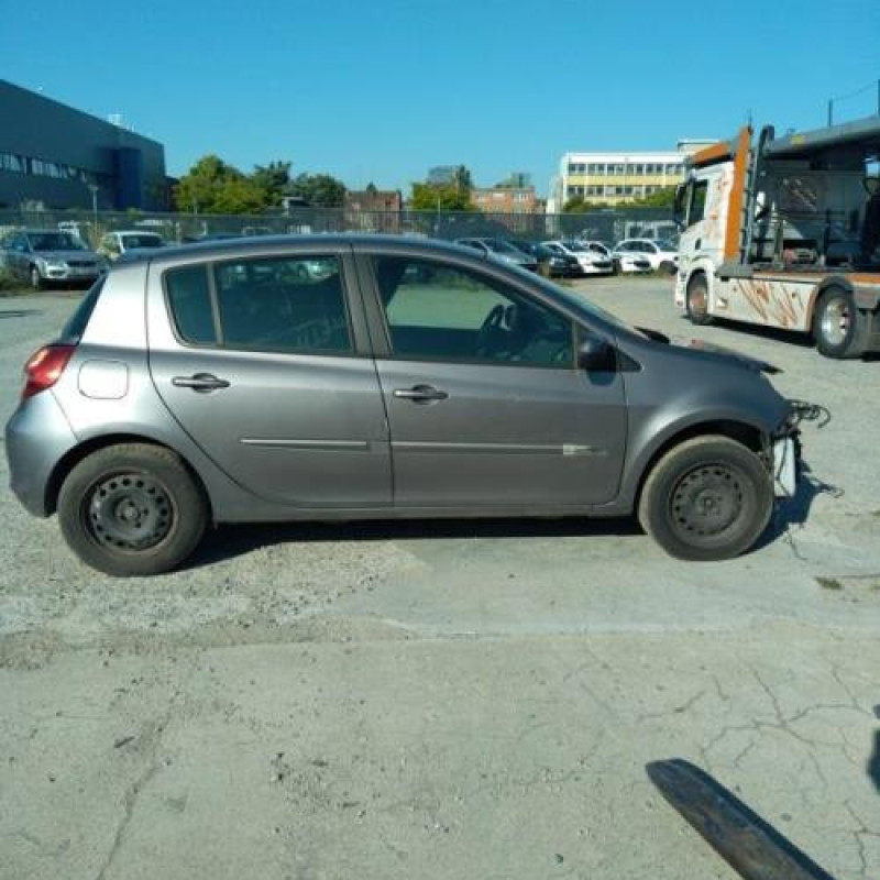 Boitier UCH RENAULT CLIO 3 Photo n°6