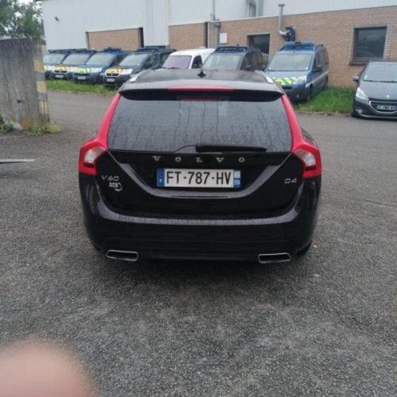 Pare choc arriere VOLVO V 60 2 Photo n°9