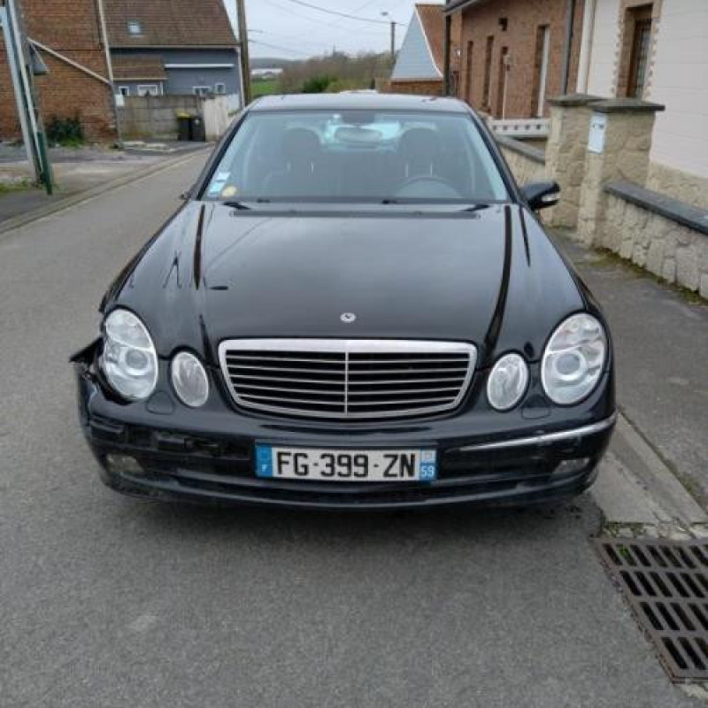 Vitre avant droit MERCEDES CLASSE E 211 Photo n°3