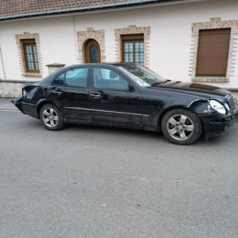 Vitre avant droit MERCEDES CLASSE E 211 Photo n°4