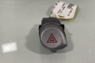 Bouton de warning HYUNDAI I 20 1 Photo n°1