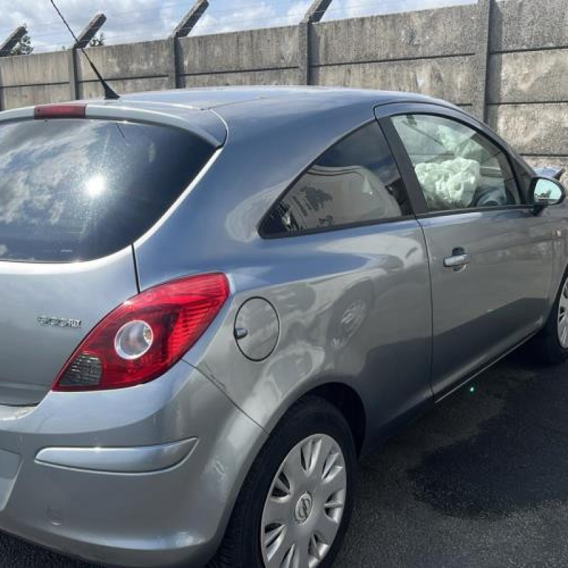 Feu arriere principal droit (feux) OPEL CORSA D Photo n°7