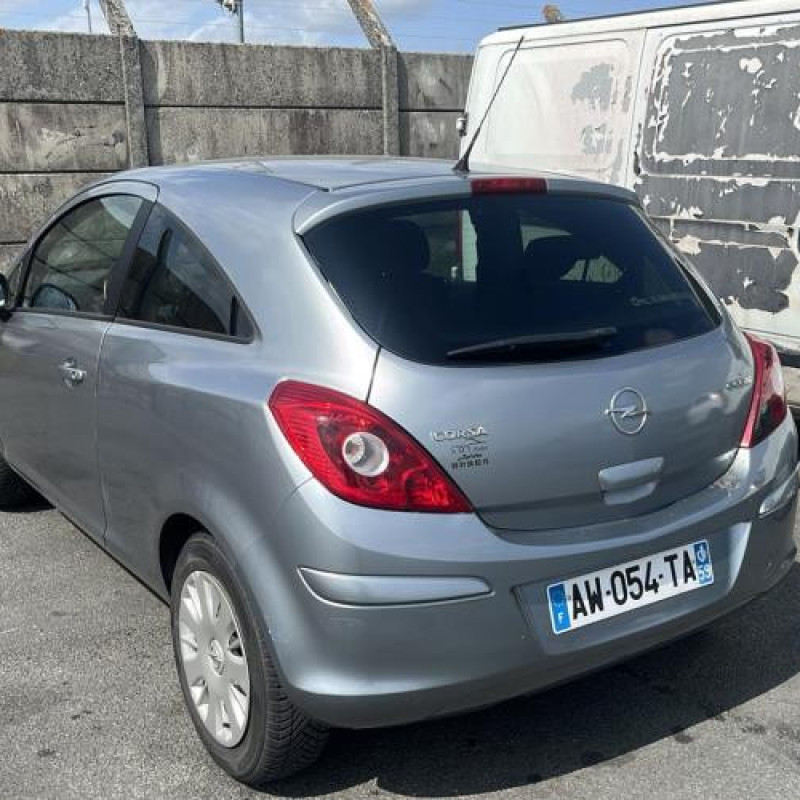 Feu arriere principal droit (feux) OPEL CORSA D Photo n°8