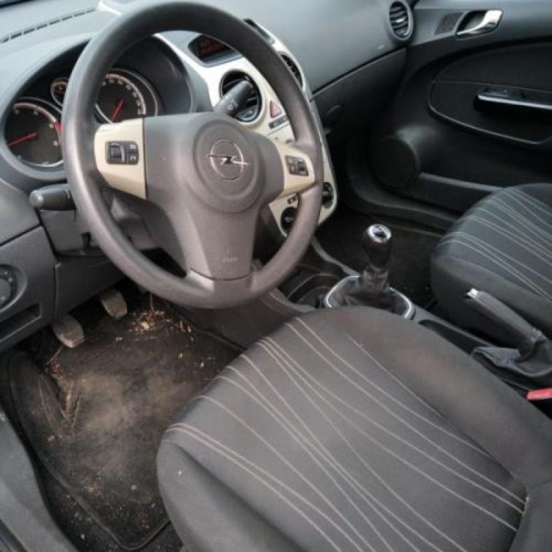 Porte avant droit OPEL CORSA D Photo n°12