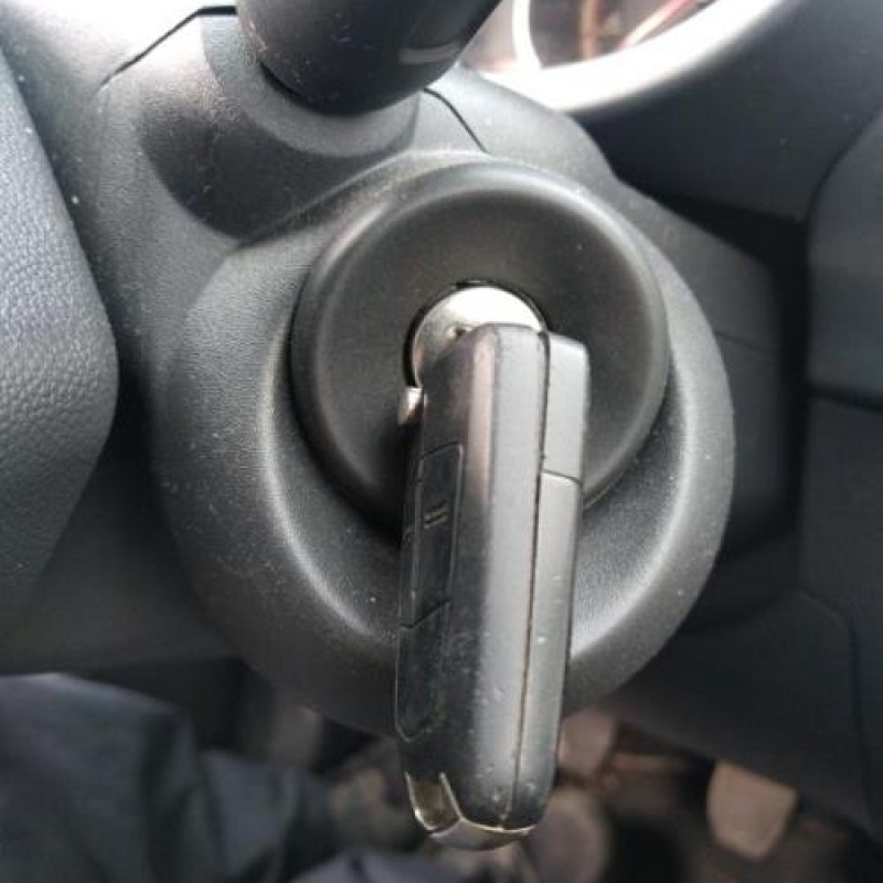 Porte avant droit OPEL CORSA D Photo n°16