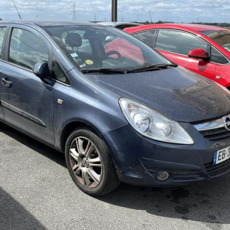 Feu arriere principal gauche (feux) OPEL CORSA D Photo n°6