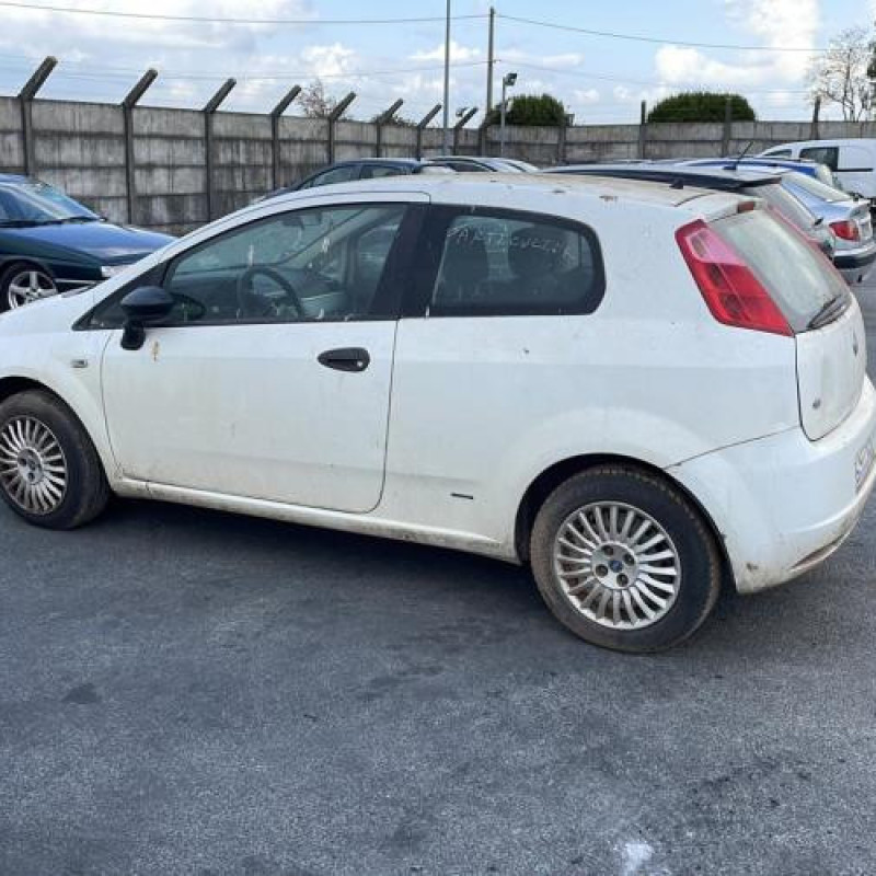 Poignee interieur avant droit FIAT GRANDE PUNTO Photo n°7