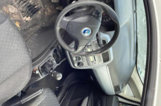 Poignee interieur avant droit FIAT GRANDE PUNTO