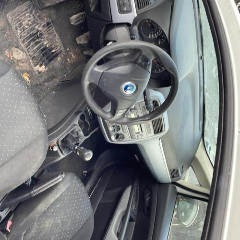 Poignee interieur avant droit FIAT GRANDE PUNTO Photo n°9