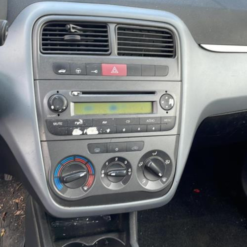 Poignee interieur avant droit FIAT GRANDE PUNTO Photo n°10