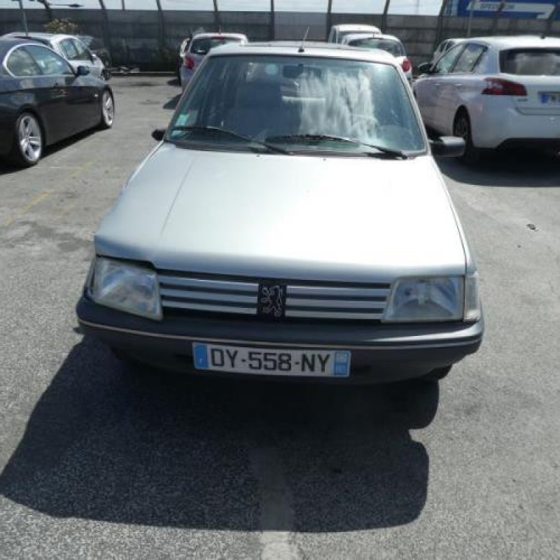 Poignee porte arriere droit PEUGEOT 205 Photo n°4