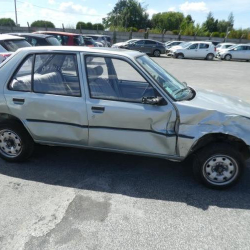 Poignee porte arriere droit PEUGEOT 205 Photo n°5