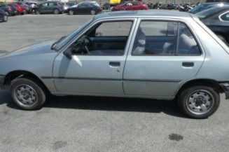 Poignee porte arriere droit PEUGEOT 205