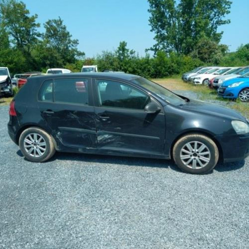 Feu arriere secondaire droit (feux) VOLKSWAGEN GOLF 5 Photo n°4