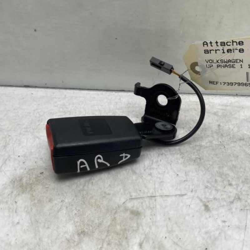 Attache ceinture arriere droit VOLKSWAGEN UP Photo n°3