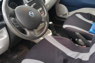 Pretensionneur de ceinture avant droit FIAT PUNTO 2