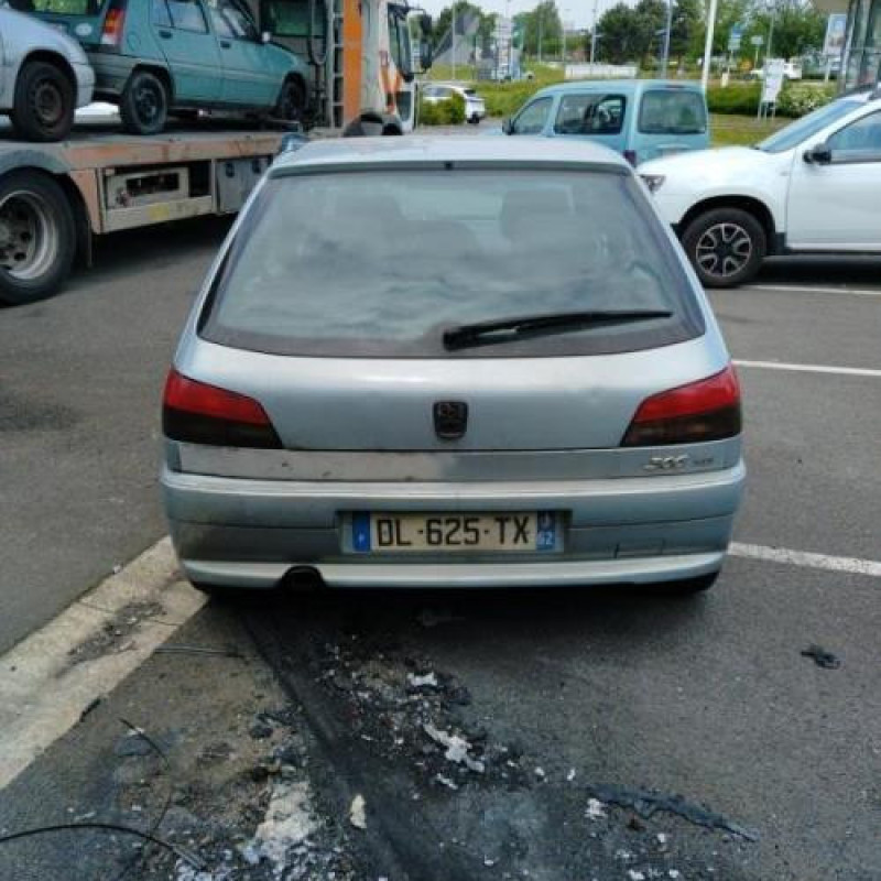 Moteur essuie glace arriere PEUGEOT 306 Photo n°5