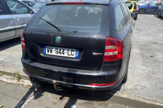 Bouton de coffre SKODA OCTAVIA 2