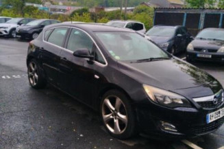 Pare boue avant gauche OPEL ASTRA J