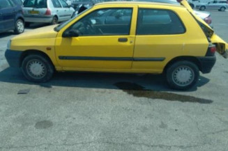 Poignee porte avant droit RENAULT CLIO 1