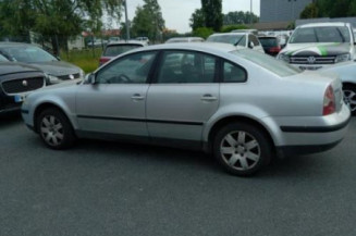 Pare boue avant gauche VOLKSWAGEN PASSAT 4