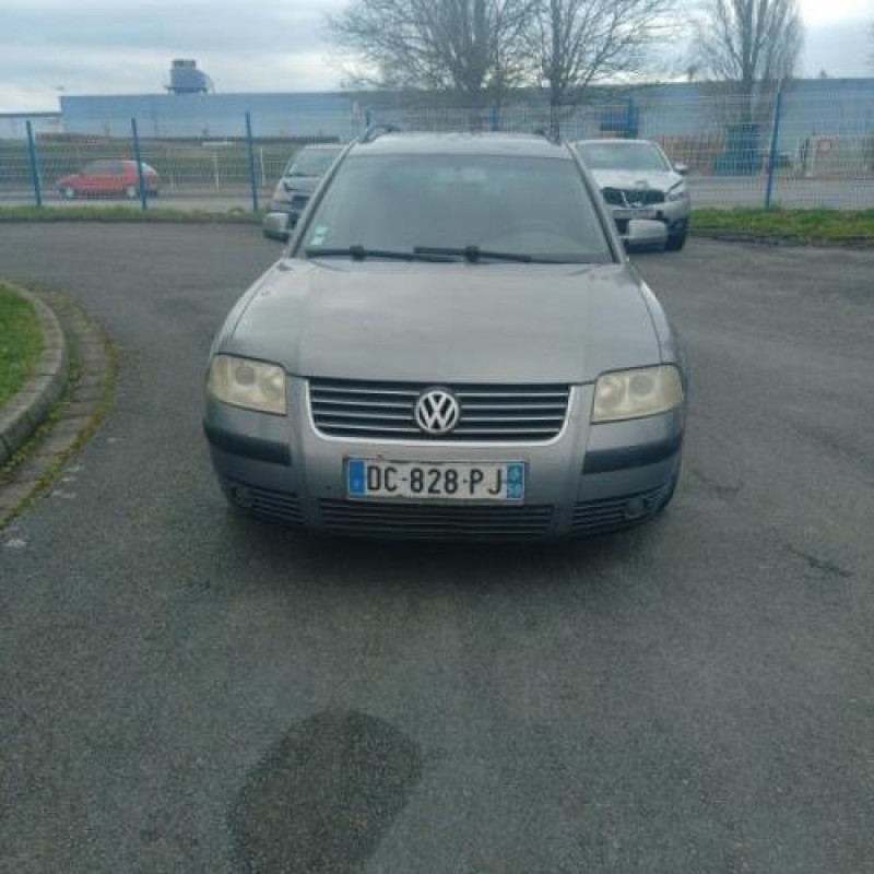 Calandre VOLKSWAGEN PASSAT 4 Photo n°5